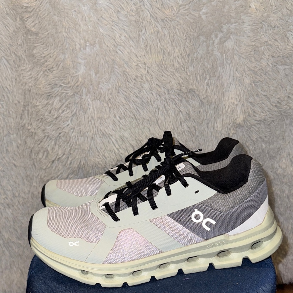 ON Running Sneakers in Gray and Black and mint green women’s size 9.5